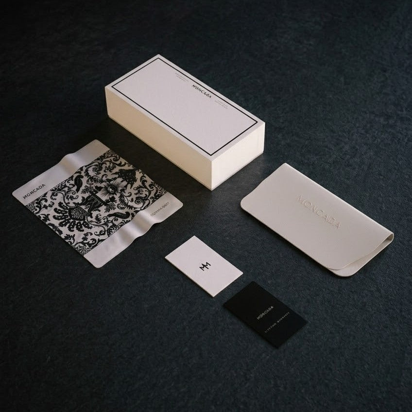 Moncada gift box, cleaning cloth and vegan leather case