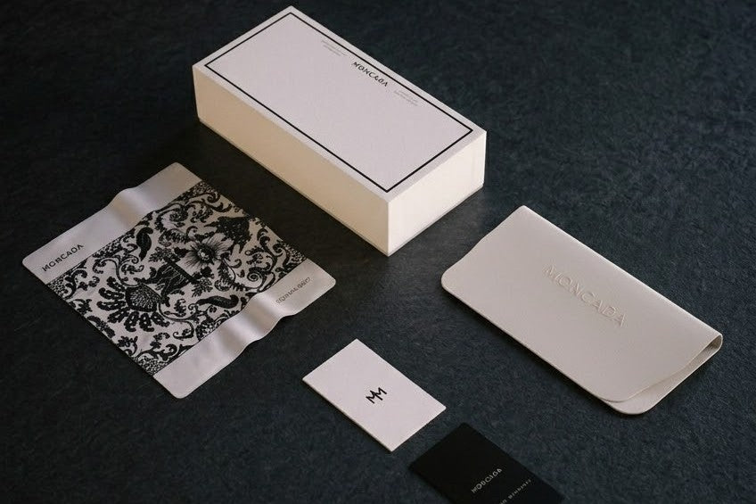 Moncada gift box, cleaning cloth and vegan leather case